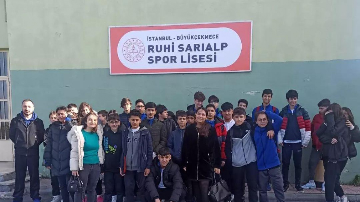 Voleybol İstanbul Şampiyonlarımız ve Sporcu Öğrencilerimiz ile Ruhi Sarıalp Spor Lisesini Ziyaret Ettik