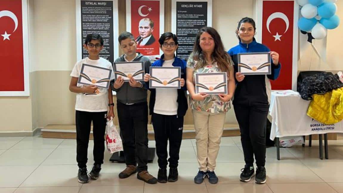 Borsa İstanbul Anadolu Lisesi nin düzenlediği Akıl Oyunları Turnuvasında Bey Koop Ali Çebi Ortaokulu takımı olarak 3. Olduk.