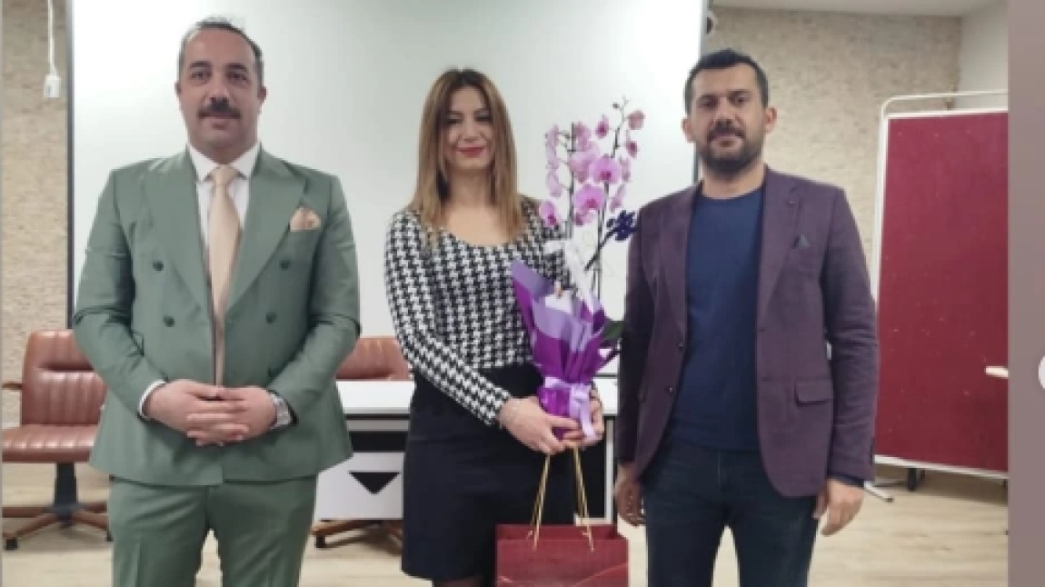 Okulumuzun değerli yazar Öğretmenlerimizden Züleyha ER 